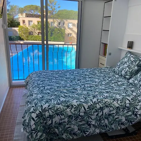 Cotepiscine شقة *