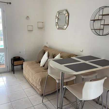 Apartment Cotepiscine Le Lavandou